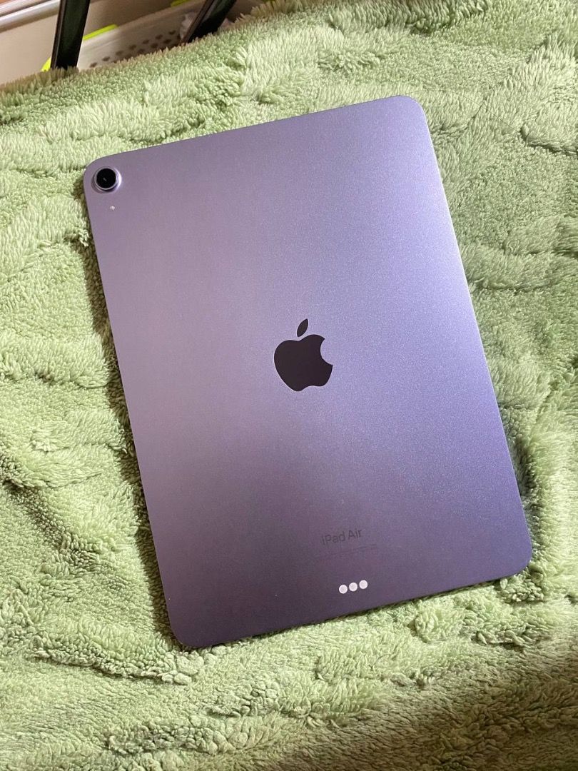 IPAD AIR 5TH GEN 256GB WIFI (Category: iPad) located in Makati City. Submitted by missroqz (Listing ID 1398322670, Image 1). Description: Ipad Air 5th Gen (Wifi) 256gb Color Purple Purchased was on February 2024 warranty expired this year only 2nd hand but like new No issues, never been repaired and rarely used Battery health 94% Inclusions/freebies: Charger Tempered glass Ipad case Ipad case with keyboard Goojodoq pencil Ipad bag.