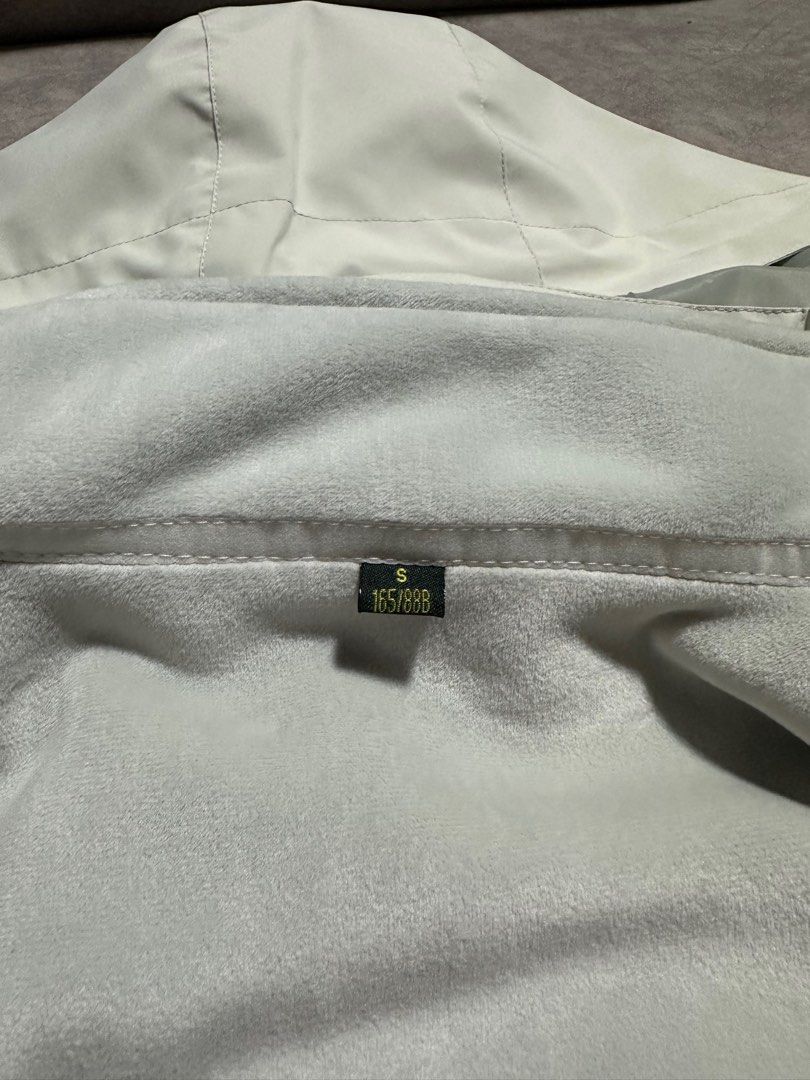 Jacket (Category: Coats, Jackets and Outerwear) located in Singapore. Submitted by sukk58 (Listing ID 1398308495, Image 3). Description: Winter jacket 3 in 1.