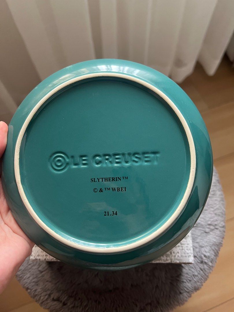 Le Creuset x Harry Potter Plate (Category: Dinnerware & Cutlery) located in Santa Rosa. Submitted by lizzzieeeel (Listing ID 1398230277, Image 3). Description: Set of 4 Plates Le Creuset Harry Potter Collaboration Bnew .