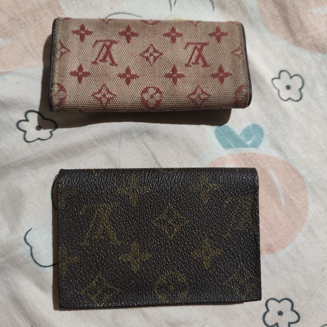 Louis Vuitton Card Holder and Key Holder Bundle (Category: Luxury Bags & Wallets) located in Villasis. Submitted by jarnimzurccc (Listing ID 1398291258, Image 2). Description: JAPAN sourced! 🌸✨ Maganda po stitching. Card Holder wala pong makitang code stamp. Pero leather na leather po loob. May minor flaws lang. Pero may heat stamp ng brand. Key Holder. Madumi po. May code inside..
