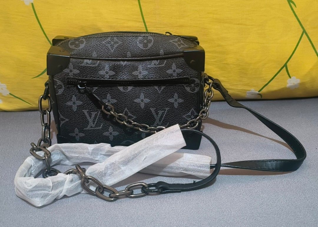 Louis Vuitton Monogram Chain Bag (Category: Luxury Bags & Wallets) located in Paranaque City. Submitted by dacucs.24 (Listing ID 1398293259, Image 1). Description: - mirror copy - 1,750 -Louis Vuitton chain bag - Classic monogram pattern - Features a stylish chain strap and top handle - Secure zip closure.