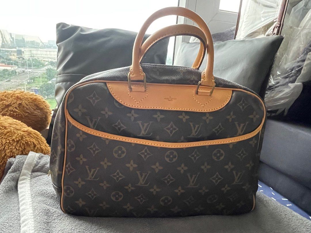 Lv Deuville (Category: Luxury Bags & Wallets) located in Manila. Submitted by tintin2822 (Listing ID 1398201147, Image 1). Description: Guaranteed authentic Slightly negotiable .