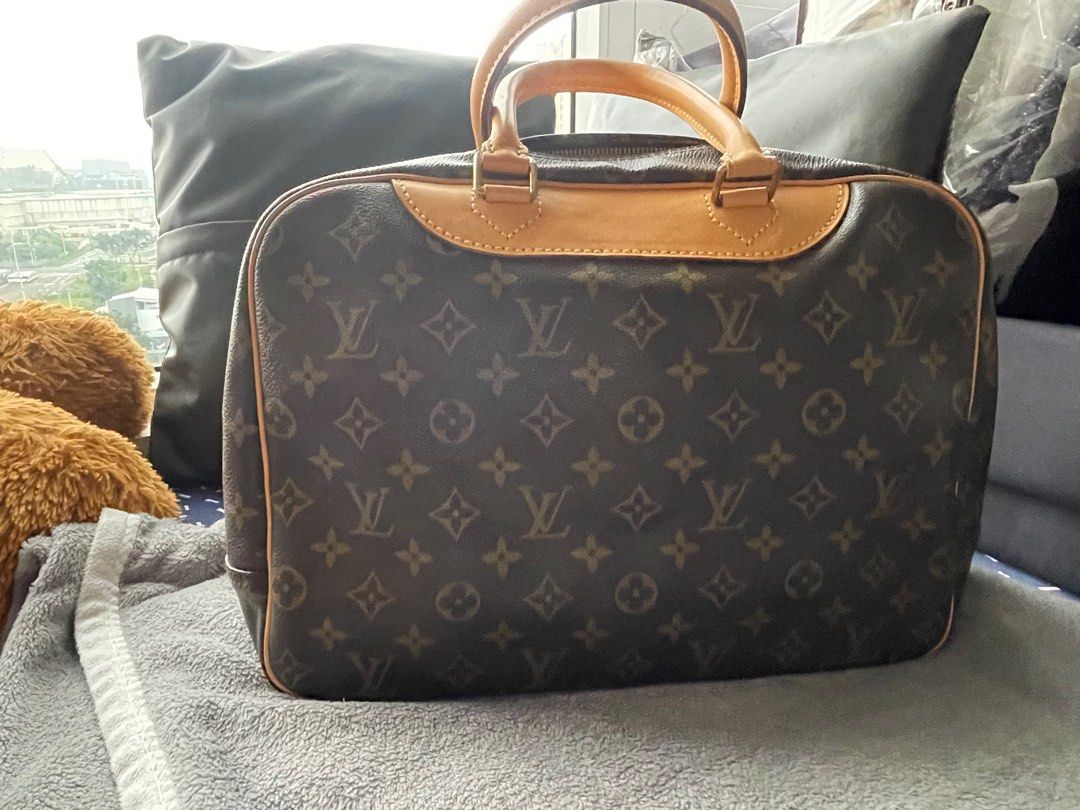 Lv Deuville (Category: Luxury Bags & Wallets) located in Manila. Submitted by tintin2822 (Listing ID 1398201147, Image 2). Description: Guaranteed authentic Slightly negotiable .