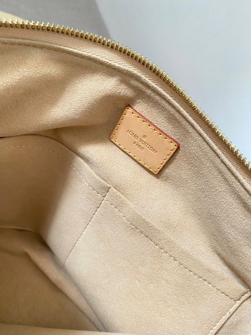 LV Pallas Monogram (Category: Luxury Bags & Wallets) located in Naga. Submitted by jamilaph (Listing ID 1398185769, Image 3). Description: Rank AB 💯 original loius vuittion Loc: Naga City, Camarines Sur.
