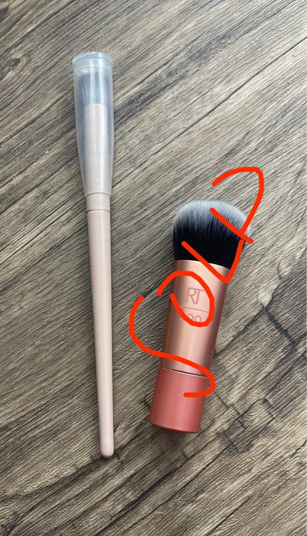 Makeup brushes: Happy Skin and Real Techniques (Category: Makeup) located in Calasiao. Submitted by shoparen14525 (Listing ID 1373382016, Image 2). Description: Buy individual: - Happy Skin x marj Concealer Brush with Cap = ₱150 - 🚫 SOLD Real Techniques mini expert brush = ₱180 - (Brand New/Never Used) Bobbie Brow and Lash Comb + Eyeshadow Applicator with refills = ₱50 - Used with care - Good condition - Sanitized Take all: (Happy Skin & Bobbie)