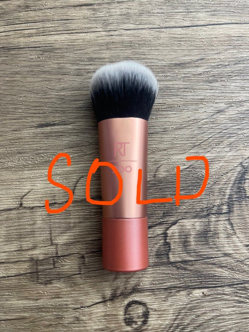 Makeup brushes: Happy Skin and Real Techniques (Category: Makeup) located in Calasiao. Submitted by shoparen14525 (Listing ID 1373382016, Image 3). Description: Buy individual: - Happy Skin x marj Concealer Brush with Cap = ₱150 - 🚫 SOLD Real Techniques mini expert brush = ₱180 - (Brand New/Never Used) Bobbie Brow and Lash Comb + Eyeshadow Applicator with refills = ₱50 - Used with care - Good condition - Sanitized Take all: (Happy Skin & Bobbie)