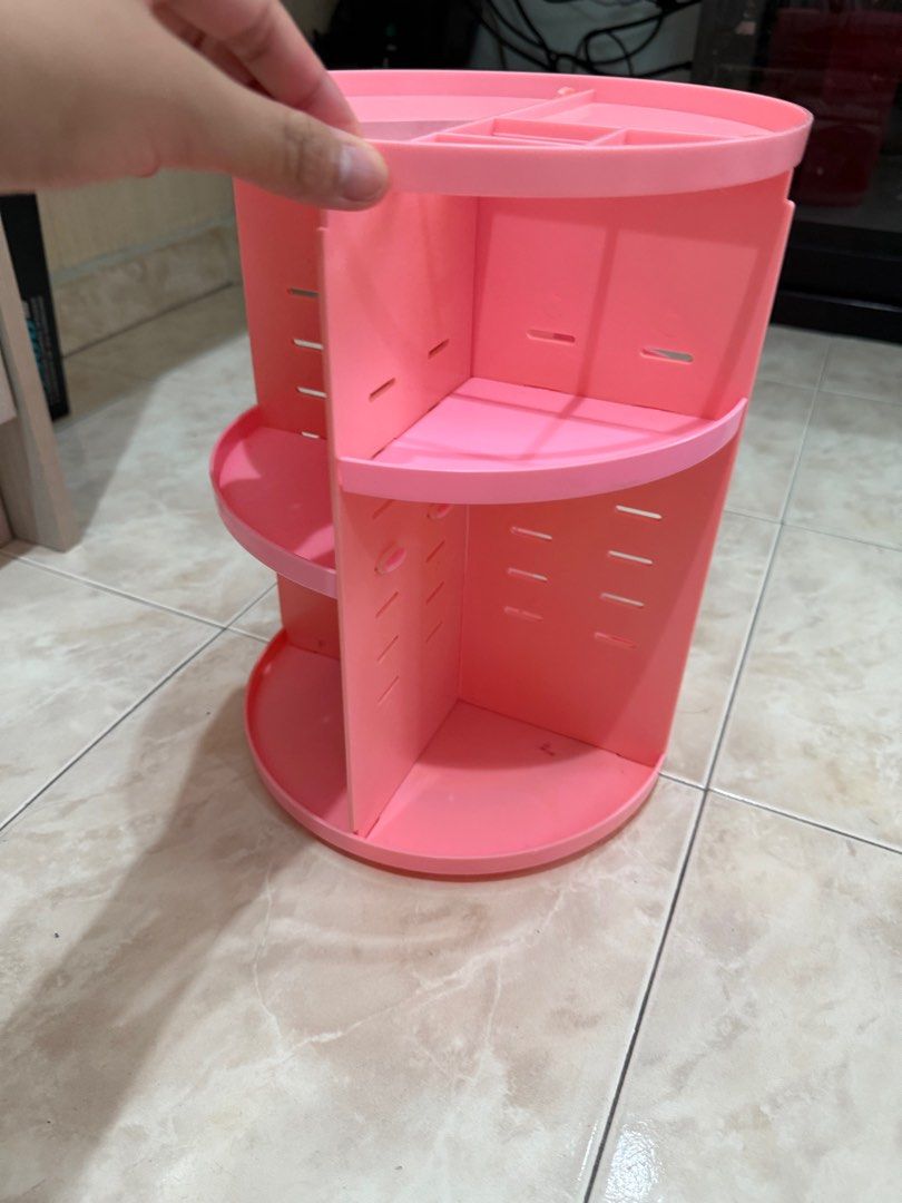 Makeup storage rack (Category: Others) located in Kuala Lumpur. Submitted by jakeng2025 (Listing ID 1398186865, Image 3). Description: RM5 self collect kepong.