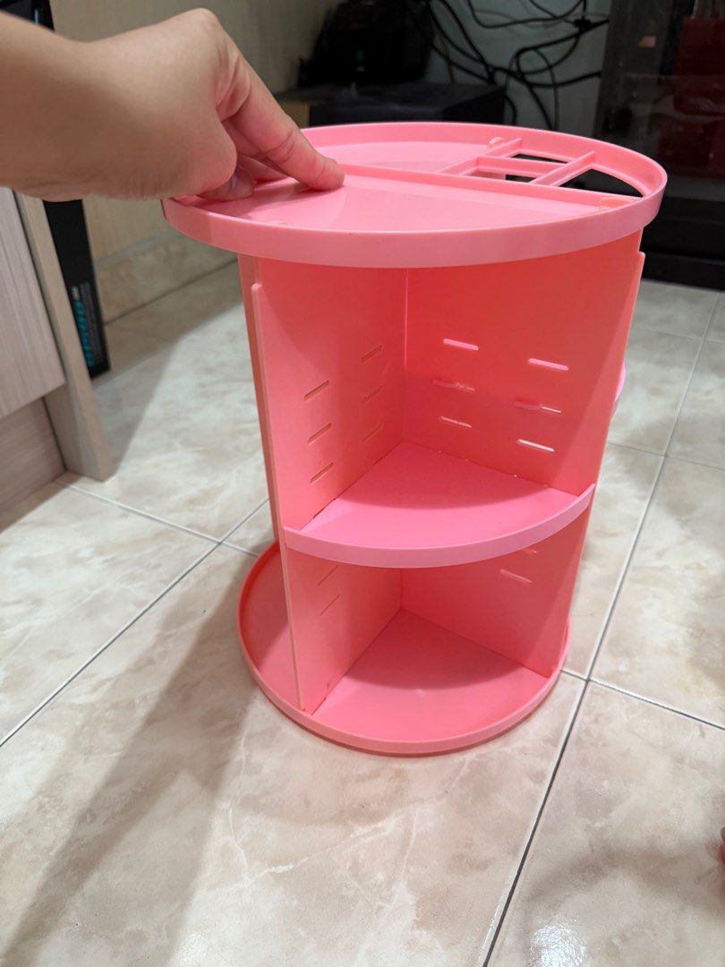 Makeup storage rack (Category: Others) located in Kuala Lumpur. Submitted by jakeng2025 (Listing ID 1398186865, Image 2). Description: RM5 self collect kepong.