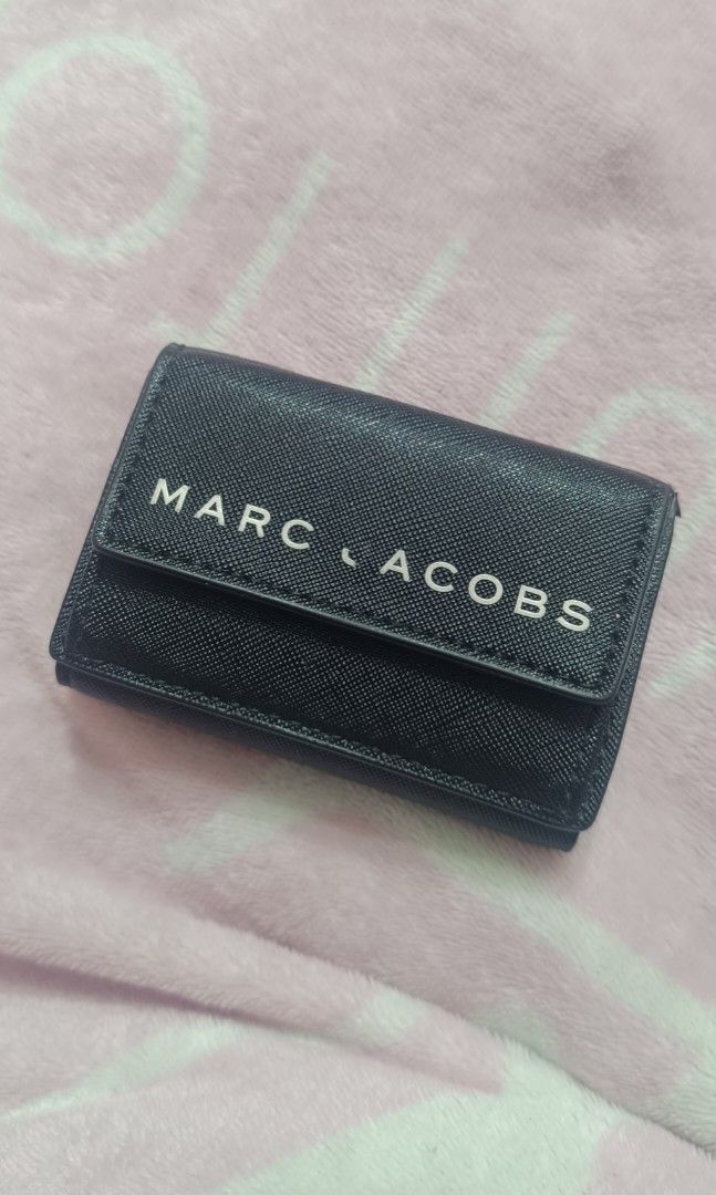 Marc Jacobs Mini Trifold Wallet (Category: Luxury Bags & Wallets) located in Manila. Submitted by gshop112233 (Listing ID 1398206582, Image 1). Description: Original💯 see picture for details bought it for 100$.