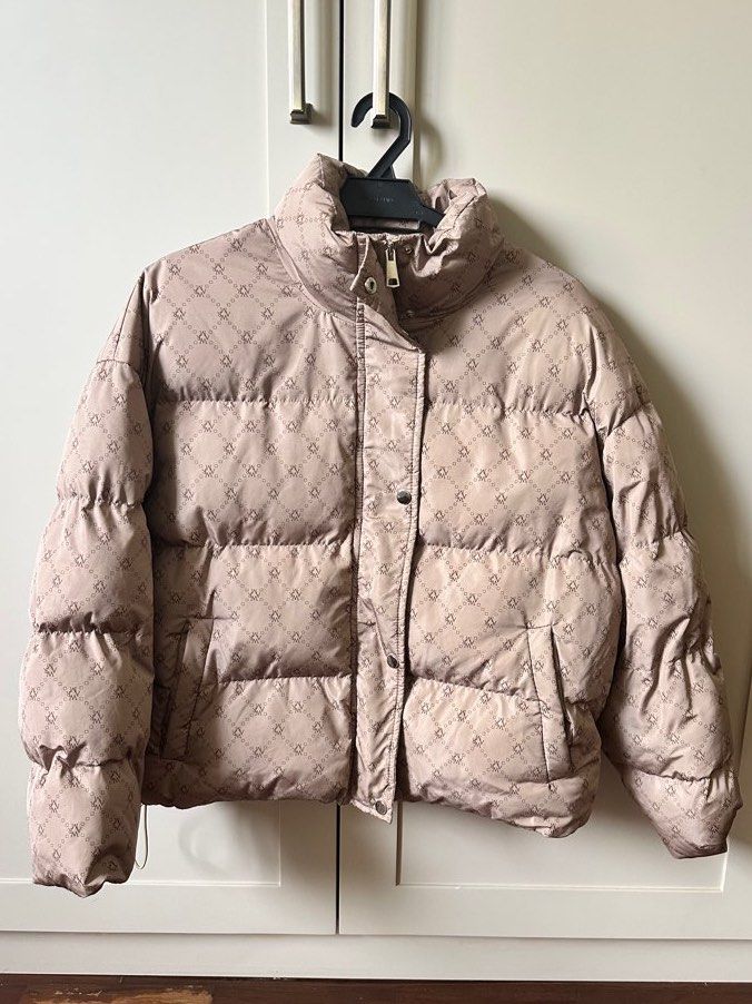 Monogram Oversized Winter Jacket (Category: Coats, Jackets and Outerwear) located in Kuala Lumpur. Submitted by iamaleia (Listing ID 1398205921, Image 1). Description: Fits M. Very light and durable. Retail price: RM200.
