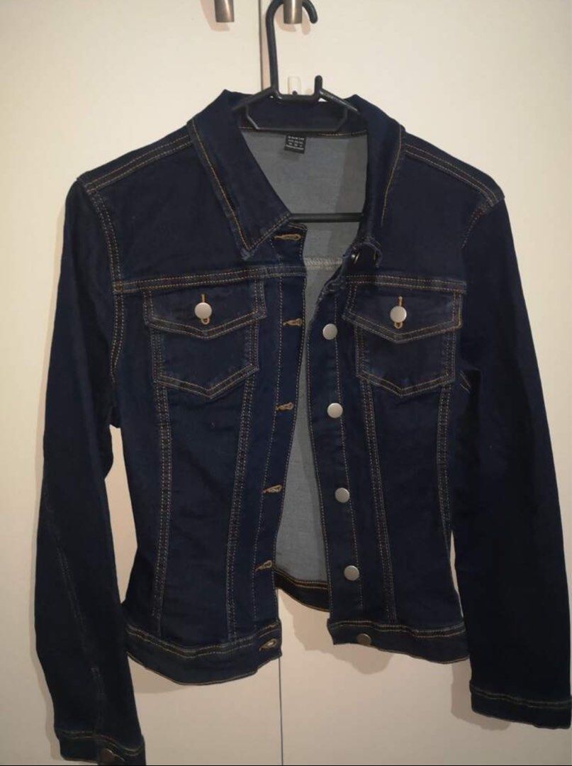 Navy Denim Jacket Slim Fit (Category: Coats, Jackets and Outerwear) located in Mandaluyong City. Submitted by nami.declutters (Listing ID 1398307121, Image 2). Description: size M stretchy used once vv nice for fits! rfs: decluttering Nego !! 📍mandaluyong.