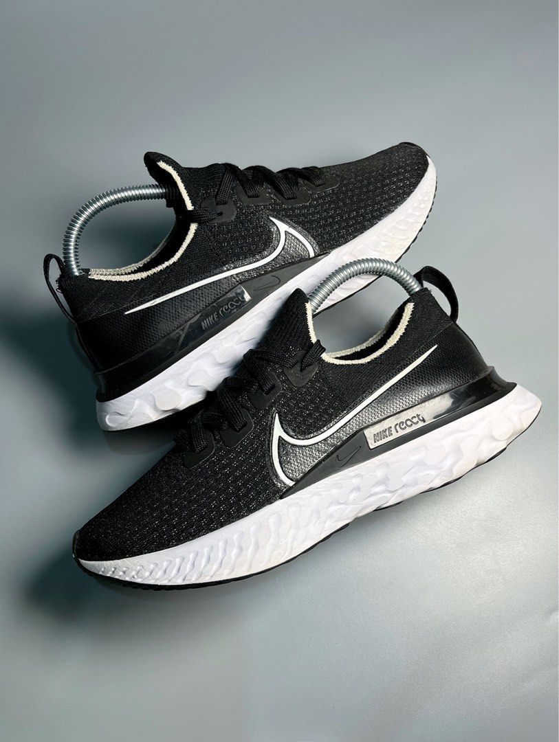 NK REACT ELEMENT BLACK (Category: Sneakers) located in Butuan. Submitted by jacobfrost (Listing ID 1398306230, Image 2). Description: NK REACT ELEMENT BLACK SIZE 8 US WOMENS / 39 EUR / 25 CM EXCELLENT CONDITION.