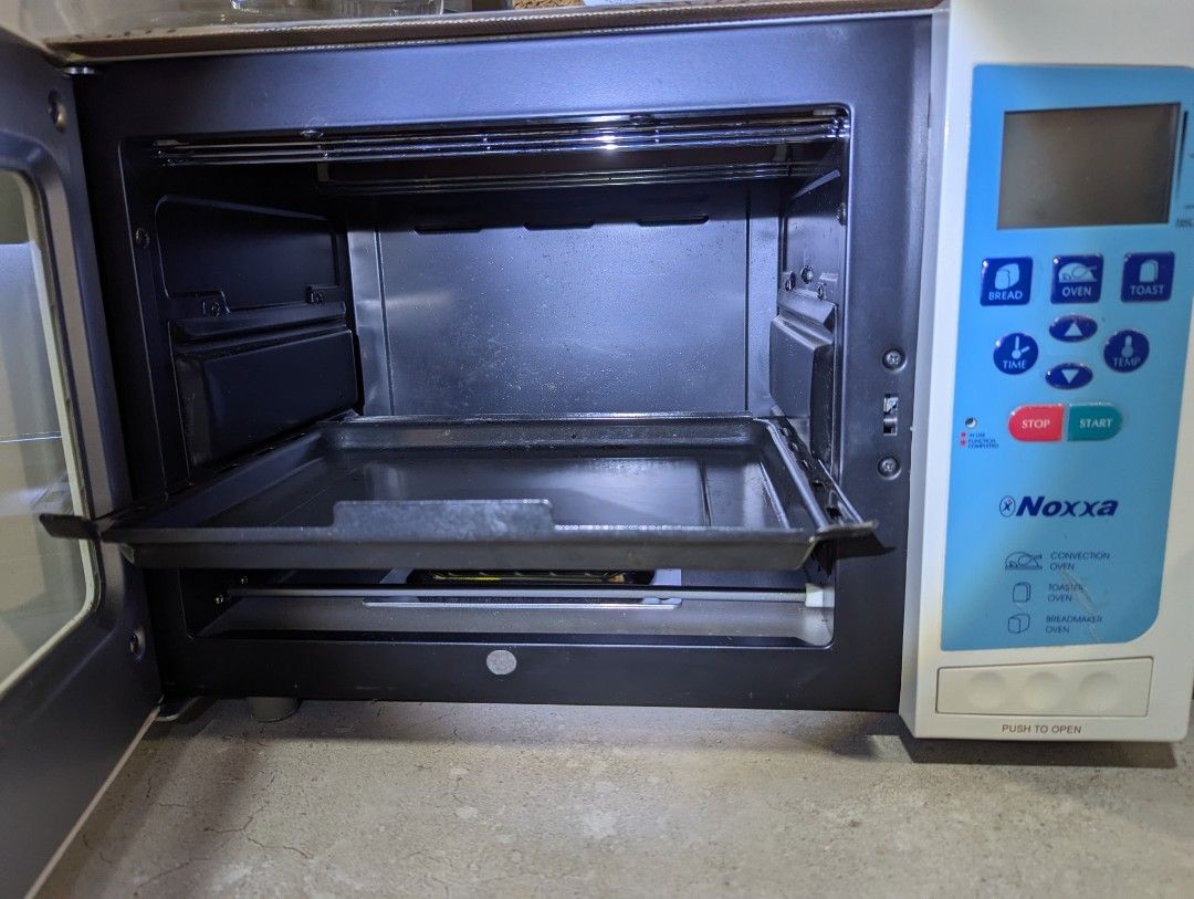 Noxxa Breadmaker/Multifunctional Oven (Category: Ovens & Toasters) located in Kuala Lumpur. Submitted by quickbear.2808db (Listing ID 1398220721, Image 3). Description: Rarely used. Fully functional and good condition. .