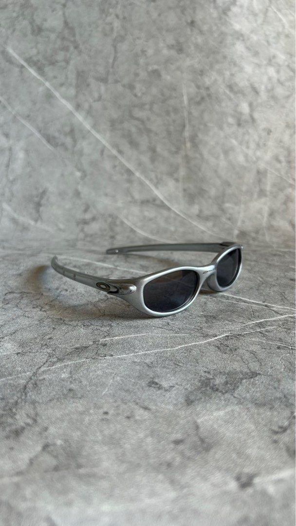 OAKLEY FOUR S GREY SUNGLASSES YK VINTAGE STYLE, Fesyen Pria