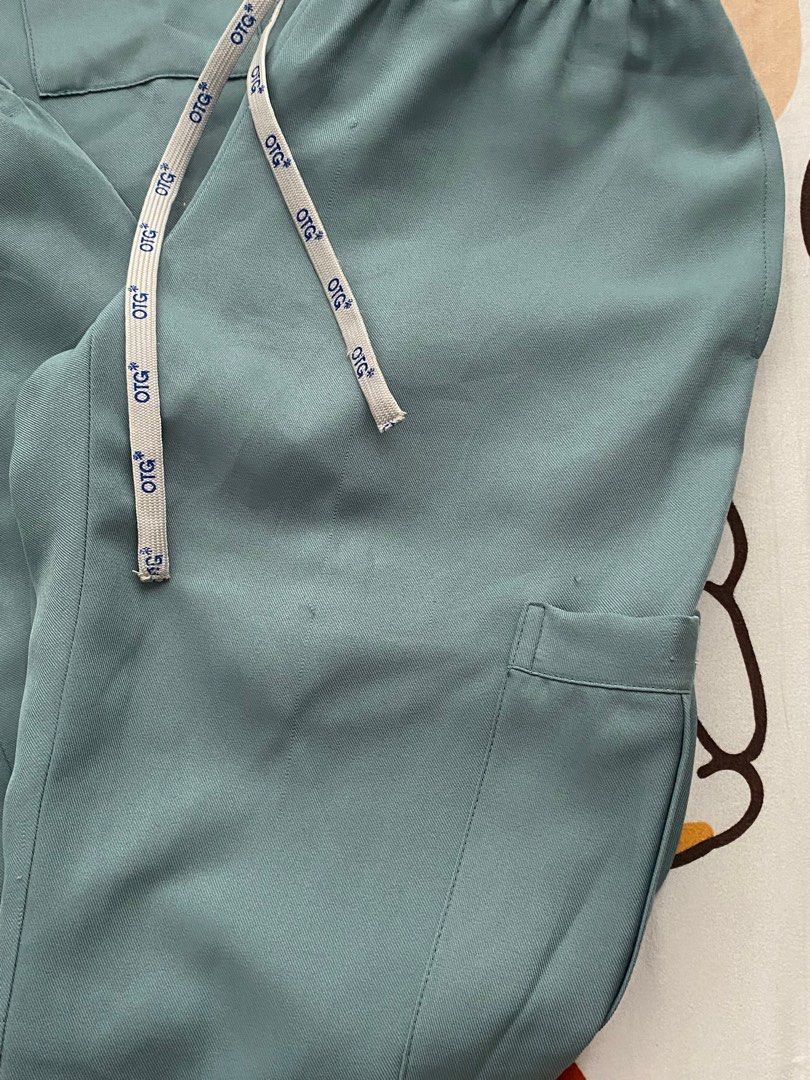 OTG SCRUBS (Category: Activewear) located in Quezon City. Submitted by dan.bam (Listing ID 1398177911, Image 3). Description: OTG SCRUBS - twill fabric Slightly used - see 3rd pic for minimal flaw Bought this for 1.6k Rfs:I have too many scrubs already Has embroidery! Otg staff said they remove embroidery names for only 100 php LOCATION: QC can do same day delivery via lalamove & regular shipping through j&t .