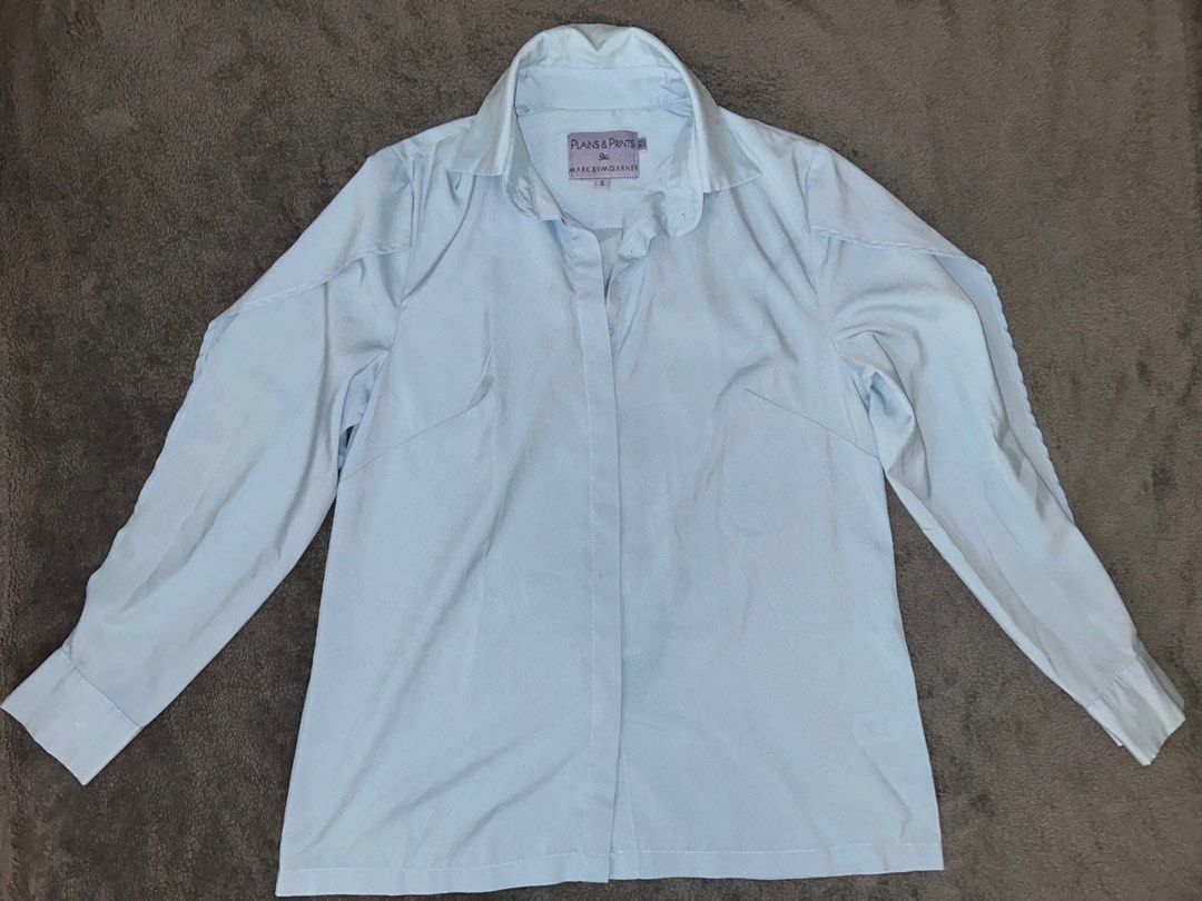 Plains & Prints light blue long sleeves top (Category: Longsleeves) located in Binan City. Submitted by mid.elle (Listing ID 1398213253, Image 1). Description: Plains and Prints light blue long sleeves top Size Small No flaws / defects Payment first policy Delivery / shipping costs are paid for by the customer .