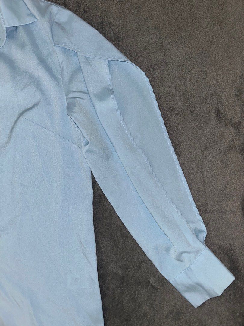 Plains & Prints light blue long sleeves top (Category: Longsleeves) located in Binan City. Submitted by mid.elle (Listing ID 1398213253, Image 3). Description: Plains and Prints light blue long sleeves top Size Small No flaws / defects Payment first policy Delivery / shipping costs are paid for by the customer .