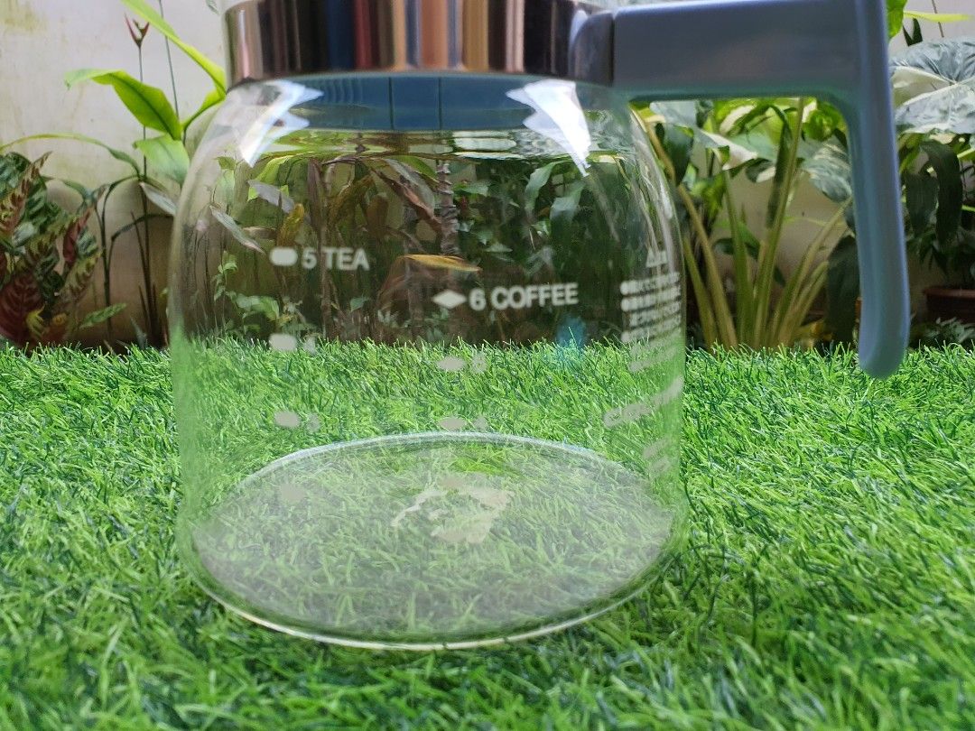 Pyrex Coltina Glass Tea/Coffee Server (Category: Coffee & Tea Tableware) located in Quezon City. Submitted by sgoecss005 (Listing ID 1398199836, Image 3). Description: Pyrex Coltina Glass Tea/Coffee Server Can hold 6 cups of Tea/Coffee.