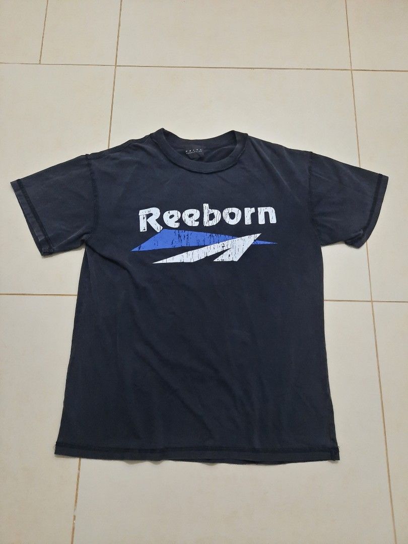 Reeborn Graphic Acid Reverse stitch T-shirt (Category: Tshirts & Polo Shirts ) located in Pasig City. Submitted by thousandthrift69 (Listing ID 1398177255, Image 1). Description: Color may vary due to lighting No issue / Need wash Excellent Condition 💎 Color rate: 9/10 Size: Large on tag ( M - L fitting ) Dimension: L28.5W22.5 Swipe right for more details ⬅️ MINE for only P250 ❤ + Shipping Message us for inquiries 📩 Follow for more.