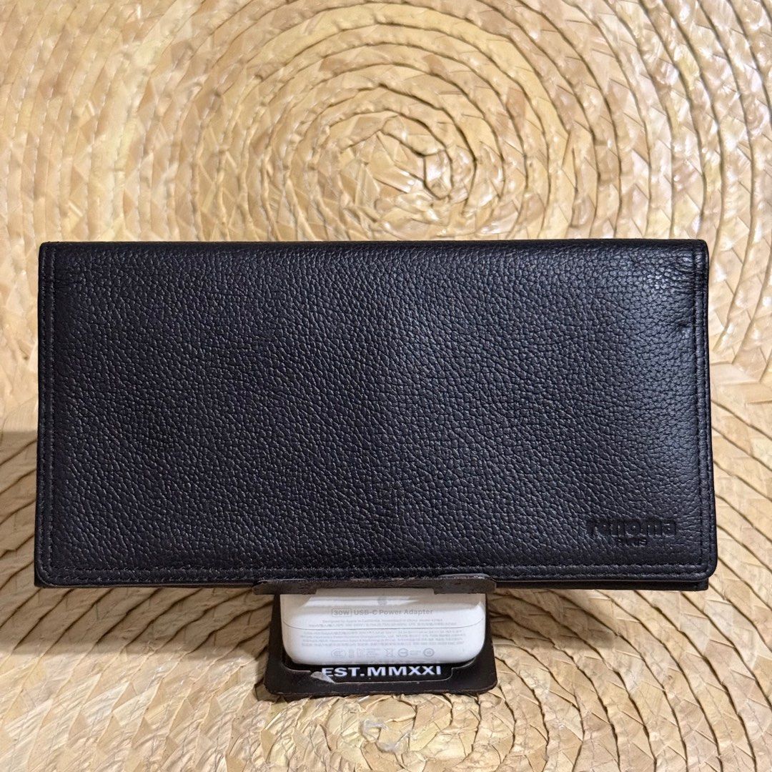 Renoma Paris Black Leather Wallet (Category: Wallets & Card holders) located in Baliuag. Submitted by lifewithkleng (Listing ID 1398340925, Image 1). Description: - Brand: Renoma - Color: Black - Material: Genuine Leather - Features: Multiple card slots, bill compartments, snap closure - Exterior: Textured - Interior: Black lining - Details: Renoma Paris logo visible Pwede sa maarte pwede panregalo.