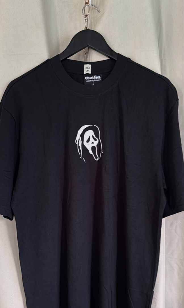 SCREAM: Ghost Face (Category: Tshirts & Polo Shirts ) located in Manila. Submitted by handpickedshirts (Listing ID 1391370319, Image 3). Description: Brand new, with hang tags with unnoticeable mending Solid black fabric Embroidered minimal front detail Crew neck Approx L29/30in, W20in, ❌W21in, ❌W23in, W26in laid flat.