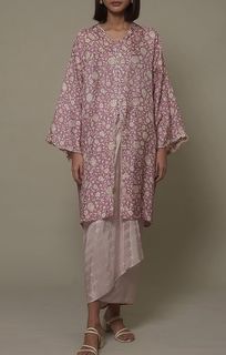 (Category: ) located in . Submitted by lush.outfit (Listing ID 1398337440, Image 1). Description: .