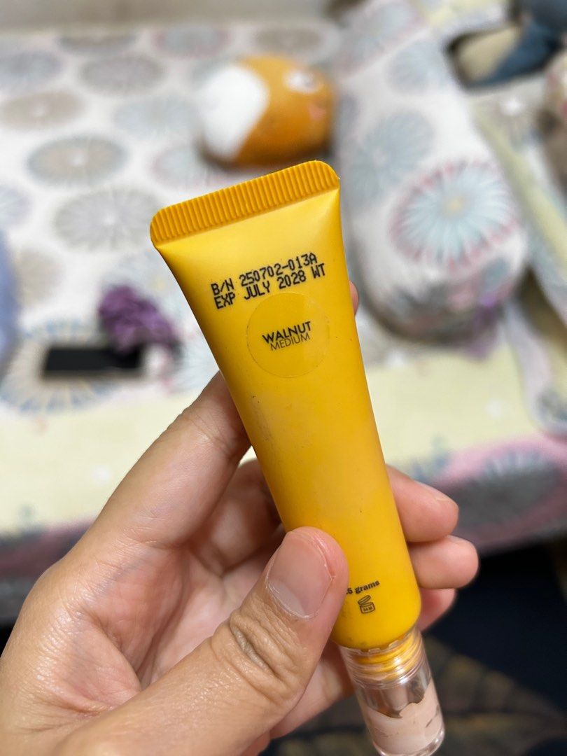 Sobella walnut code (medium light) (Category: Makeup) located in Nilai. Submitted by nrdyh45 (Listing ID 1398258836, Image 2). Description: Baru pkai 2x, but not for me. Too cool tone, baru bukak awal oct 2025.