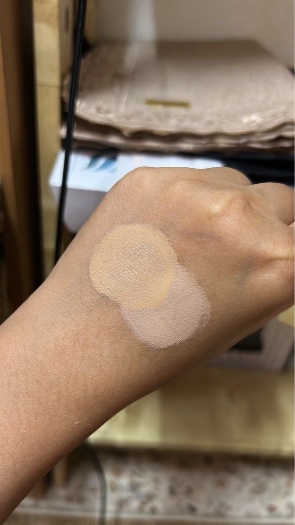 Sobella walnut code (medium light) (Category: Makeup) located in Nilai. Submitted by nrdyh45 (Listing ID 1398258836, Image 3). Description: Baru pkai 2x, but not for me. Too cool tone, baru bukak awal oct 2025.