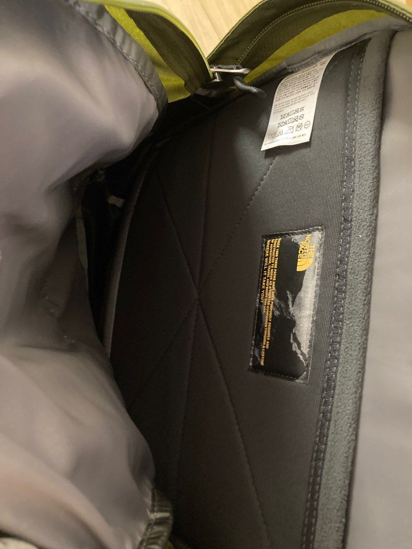 The North Face 背囊 （分類：背包）位於 Hong Kong。 由 maydaywing 提交（商品編號 1398204680，圖片 2）。簡介： 只用過一兩次 差唔多全新 冇單。
