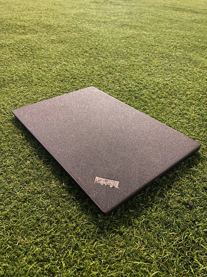 Thinkpad x1 carbon i5 10th gen (Category: Laptops & Notebooks) located in Cainta. Submitted by macpodph (Listing ID 1398345346, Image 1). Description: Last photo ate all brandnew freebies!! Location is in Cainta Rizal or Crame we can meet up. You may check the unit all you want! Issue: may para white na shadow sya sa screen hindi nakaka affect sa performance and hindi lumalaki, hindi rin halata kung hindi ko sinabi hehe Original price: 100,000+ M