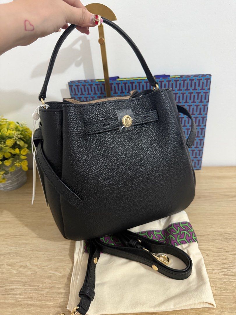 Tory burch romy small two way (Category: Luxury Bags & Wallets) located in Cabuyao City. Submitted by baglover1111 (Listing ID 1398260032, Image 3). Description: Brand new complete inclusions Guaranteed authentic .
