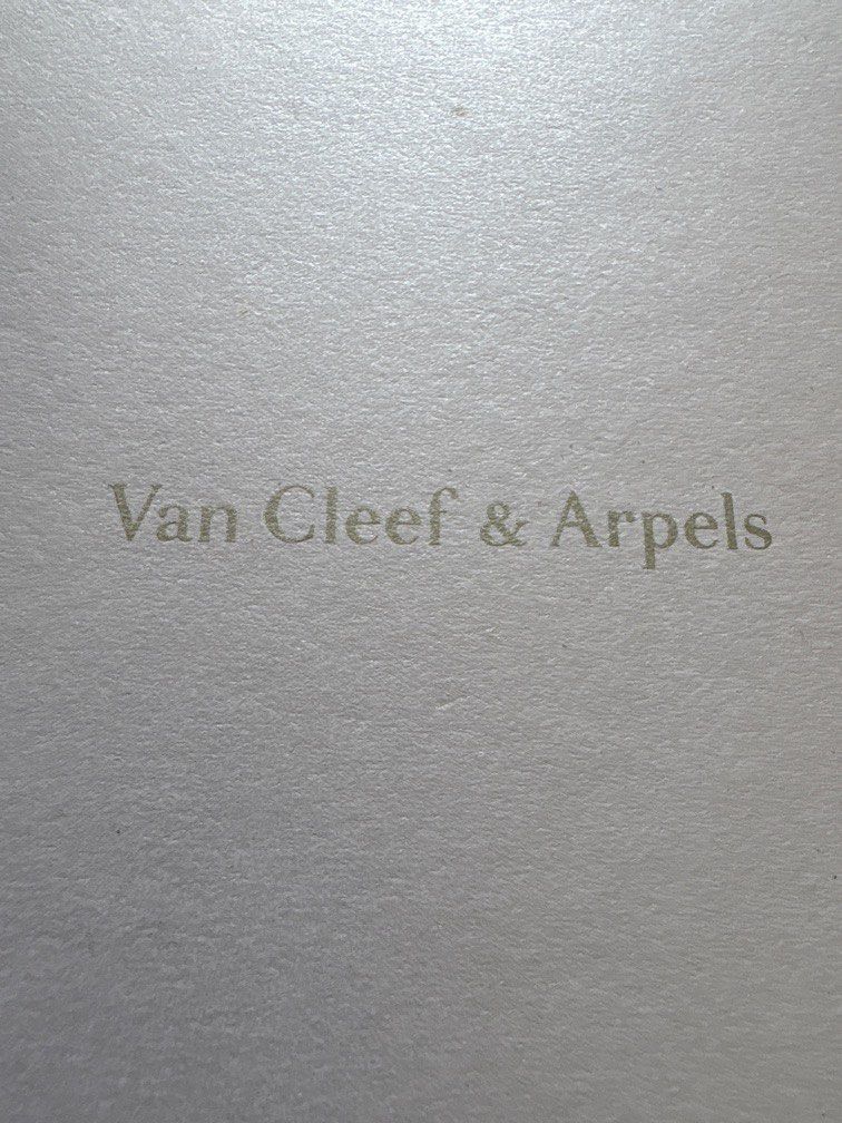 Van Cleef & Arpels (Category: Watches) located in Singapore. Submitted by balabac114 (Listing ID 1398178761, Image 2). Description: Van Cleef & Arpels Original Watch Box.