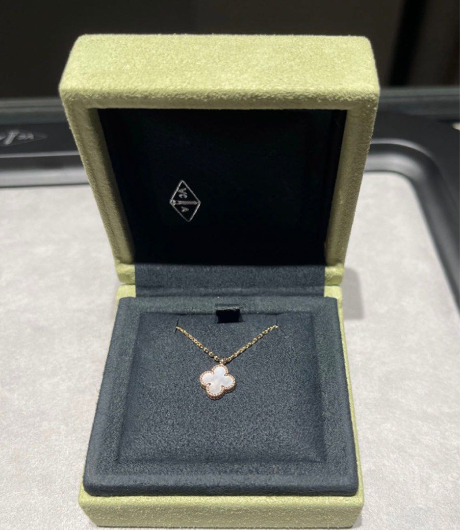 Van Cleef & Arpels (Category: Body Jewelry) located in Singapore. Submitted by elva713 (Listing ID 1398343208, Image 1). Description: .