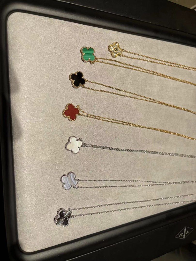 Van Cleef & Arpels (Category: Body Jewelry) located in Singapore. Submitted by elva713 (Listing ID 1398343208, Image 3). Description: .
