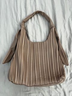 (Category: ) located in . Submitted by shoplove (Listing ID 1398172888, Image 1). Description: .