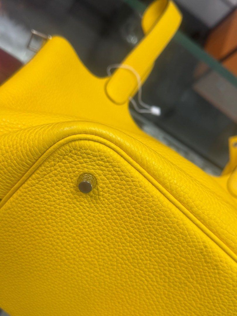 Yellow Leather Handbag (Category: Luxury Bags & Wallets) located in Rodriguez. Submitted by nancyb13 (Listing ID 1398247217, Image 2). Description: -Negotiable - Vibrant yellow color - Structured design - Top handle - Spacious interior - Protective metal feet - Textured leather - Yellow interior lining.