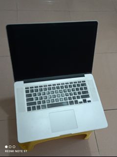 Apple MacBook Pro laptop computer64156213028611110
