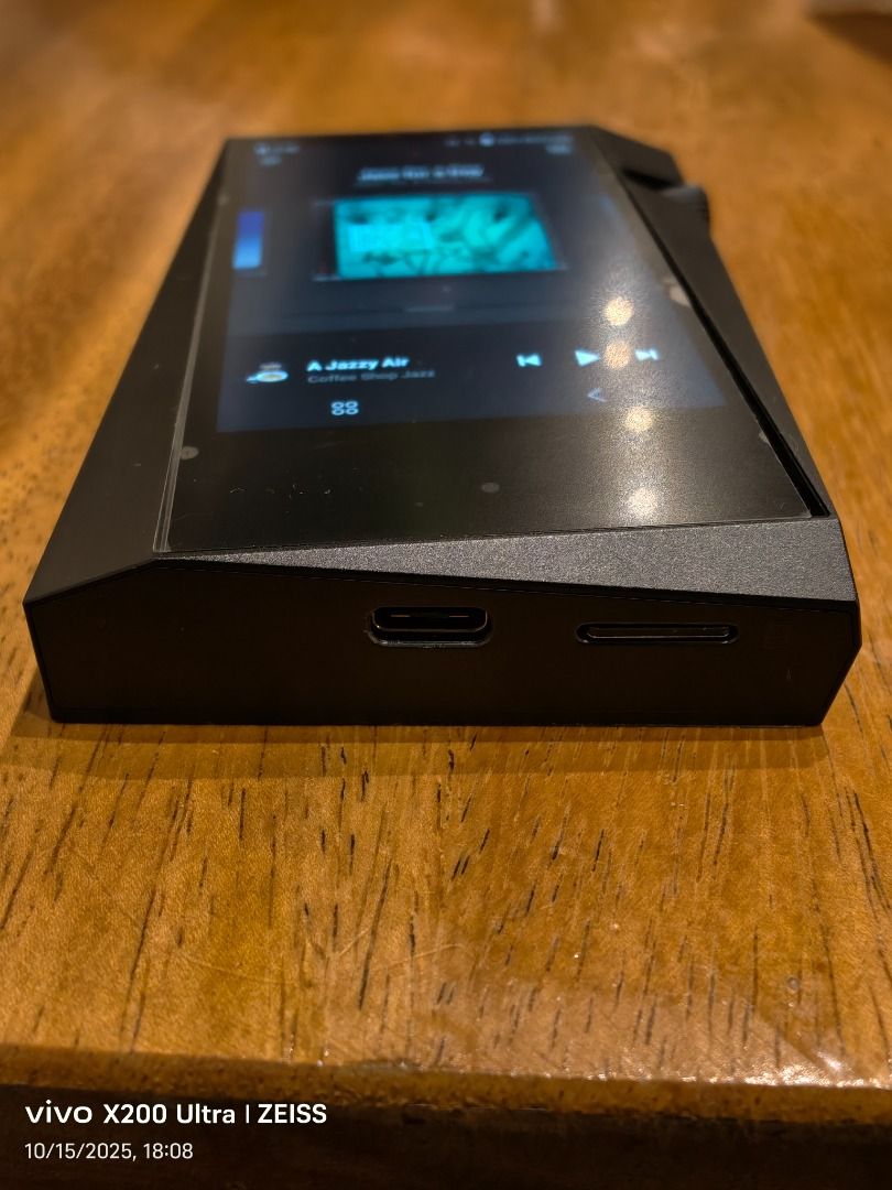 ASTELL KERN A & NORMA SR35 BLACK DAP (Category: Portable Music Players) located in Imus. Submitted by gadgetphoenix (Listing ID 1398471355, Image 2). Description: ASTELL KERN A & NORMA SR35 BLACK SELLING PRICE: 34,999 PHP The SR35 is a fantastic modern DAP, known for its unique "tilted" screen and the Quad-DAC mode that provides massive power for its compact size. Performance & Features: Quad-DAC Power: Features a Quad CS43198 DAC configuration w