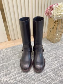 (Category: ) located in . Submitted by luxcloset.shop (Listing ID 1398523454, Image 1). Description: .