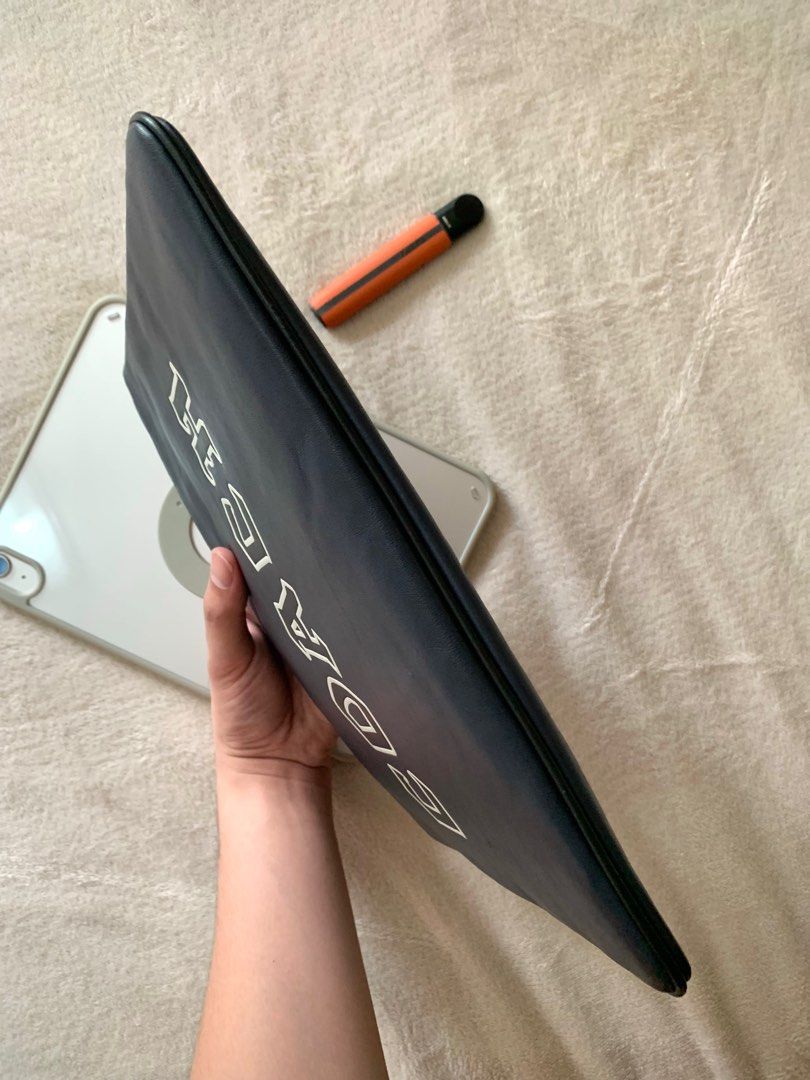 AUTHENTIC COACH IPAD / DOCUMENT SLEEVE (Category: Luxury Bags & Wallets) located in San Ildefonso. Submitted by ownexboujeebags (Listing ID 1398471821, Image 3). Description: 👜 ORIGINAL COACH IPAD SLEEVE 👜 In Very Good Condition 👜 All Rubber linings and Leather ate intact 👜 Tag inside Made in INDIA 👜 Money back Guaranteed NOT REPLICA, OEM, TOP GRADE QUALITY, AUTHENTIC QUALITY or Any other Terms to DENOTE FAKE!.