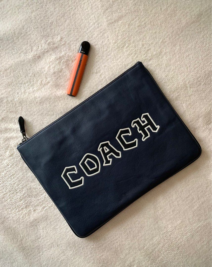 AUTHENTIC COACH IPAD / DOCUMENT SLEEVE (Category: Luxury Bags & Wallets) located in San Ildefonso. Submitted by ownexboujeebags (Listing ID 1398471821, Image 1). Description: 👜 ORIGINAL COACH IPAD SLEEVE 👜 In Very Good Condition 👜 All Rubber linings and Leather ate intact 👜 Tag inside Made in INDIA 👜 Money back Guaranteed NOT REPLICA, OEM, TOP GRADE QUALITY, AUTHENTIC QUALITY or Any other Terms to DENOTE FAKE!.