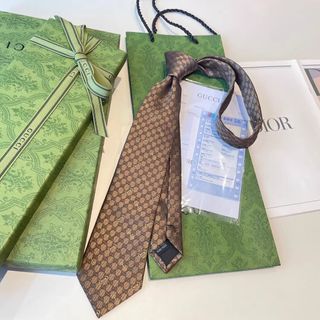 (Category: ) located in . Submitted by fashion.luxe (Listing ID 1398496697, Image 1). Description: .