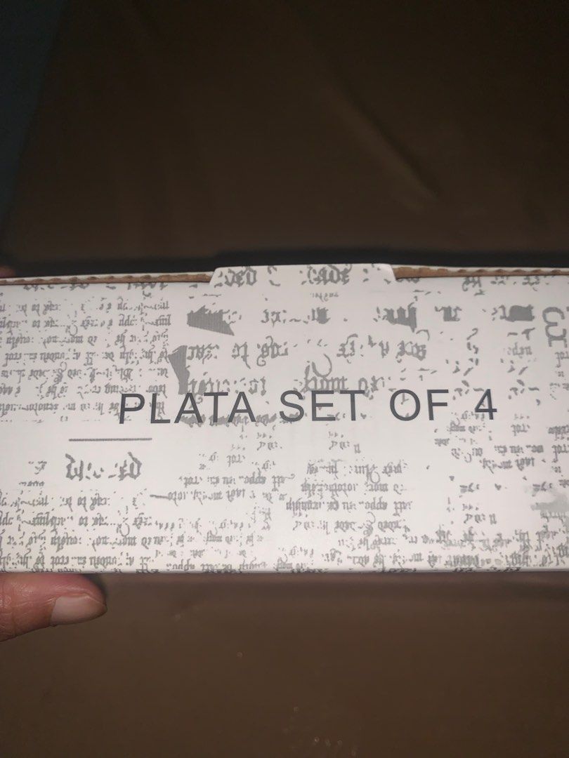 Authentic Harry Potter Le Creuset plates from USA (Category: Dinnerware & Cutlery) located in Quezon City. Submitted by sojisup (Listing ID 1398367335, Image 2). Description: Authentic set of original and brand new Harry Potter Le creuset plates of four. Thank you .