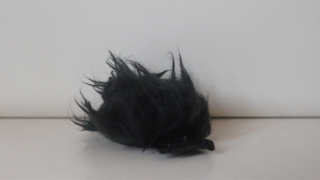 Black Microphone Cold Shoe Windscreen for Sony ZV-1F (Category: Microphones) located in Bacoor. Submitted by decluttergirlie2 (Listing ID 1398452462, Image 2). Description: - Black microphone windscreen - Soft, furry material - Includes a plastic clip for easy attachment - Reduces wind noise - Protects microphone from dust and moisture - Compact size.