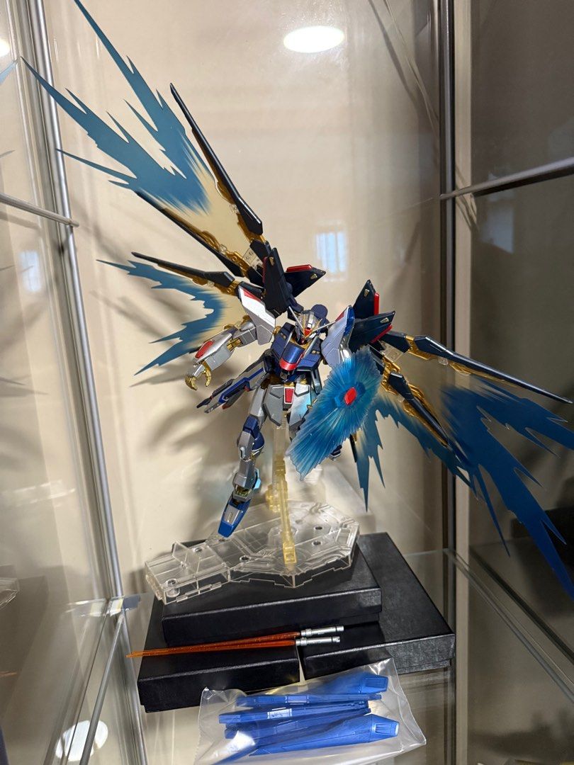 Built Gundam (Category: Gundam Model Kits) located in Singapore. Submitted by oddblurb (Listing ID 1398379607, Image 1). Description: ALREADY BUILT GUNDAM KITS TO CLEAR 1. 1/100 MG Strike Freedom Extra Finish Edition with third party wings of light 2. 1/100 MG Wing Zero Endless Waltz Edition 3. 1/100 HG Akatsuki Shiranui Edition 4. 1/100 HG Gundam Astray Gold Frame Amatsu 5. 1/144 HG Destiny Gundam All comes with original box, panels, unused stic
