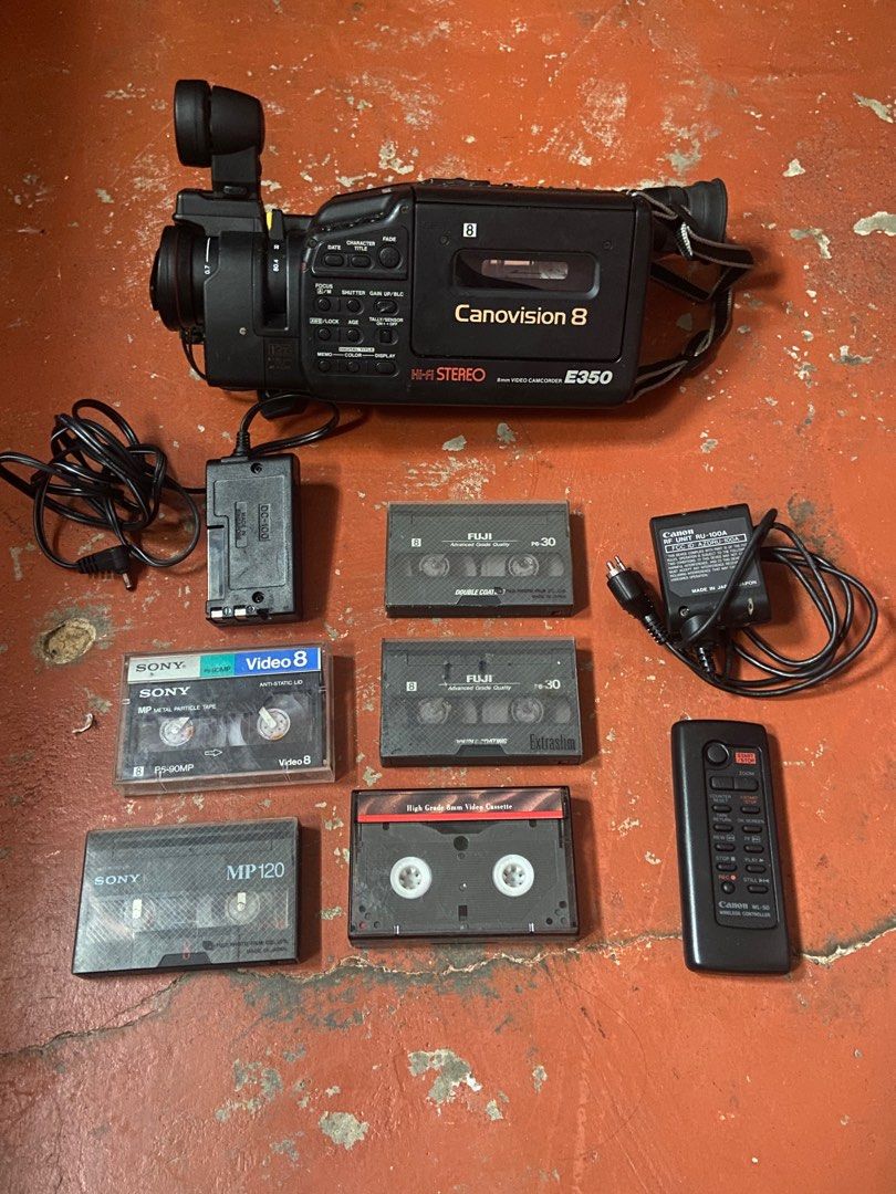 CANON CANOVISION 8 E350 (Category: Video Cameras) located in Manila. Submitted by lezzhiedeals (Listing ID 1398451988, Image 1). Description: ╰┈➤ˎˊ˗ Price: 1,200 php + SF Body Cosmetics: 7/10 (makinis pa at walang kalawang kaso wala yung cover ng microphone sa harap) BUY YOUR OWN WILL. STRICTLY MANAGE YOUR EXPECTATION. SELLING AS IS. UNTESTED YUNG UNIT SINCE KULANG NG CONNECTOR YUNG CHARGER ‼️‼️‼️ Perfect for collectors, display, or film enthusia