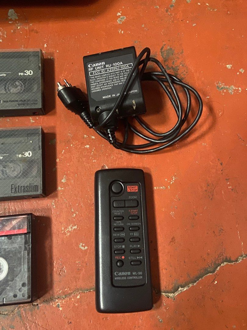 CANON CANOVISION 8 E350 (Category: Video Cameras) located in Manila. Submitted by lezzhiedeals (Listing ID 1398451988, Image 3). Description: ╰┈➤ˎˊ˗ Price: 1,200 php + SF Body Cosmetics: 7/10 (makinis pa at walang kalawang kaso wala yung cover ng microphone sa harap) BUY YOUR OWN WILL. STRICTLY MANAGE YOUR EXPECTATION. SELLING AS IS. UNTESTED YUNG UNIT SINCE KULANG NG CONNECTOR YUNG CHARGER ‼️‼️‼️ Perfect for collectors, display, or film enthusia