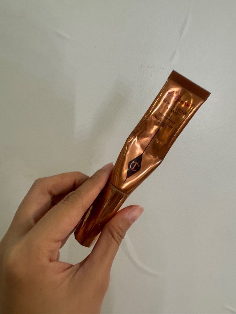 Charlotte tilbury spotlight highlighter (Category: Makeup) located in Quezon City. Submitted by destashingmycloset (Listing ID 1398455117, Image 1). Description: .
