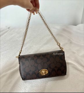 (Category: ) located in . Submitted by bagsnclothesby.j (Listing ID 1398406457, Image 1). Description: .