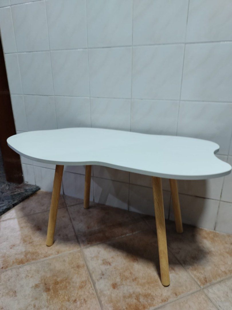 Coffee Table (Category: Tables & Sets) located in Singapore. Submitted by Water_Watermelon (Listing ID 1398524170, Image 1). Description: .